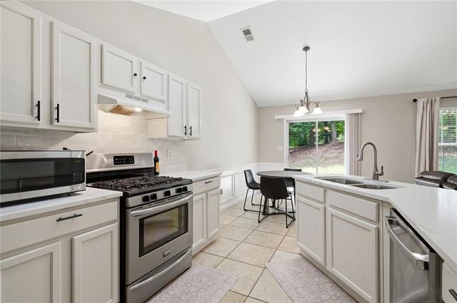 5480 Amber Cove Way, Flowery Branch, GA 30542