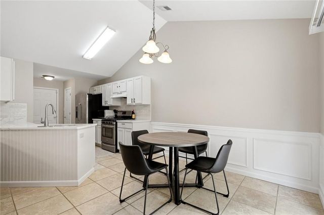5480 Amber Cove Way, Flowery Branch, GA 30542