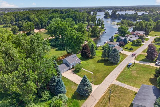 11520 N Lookout Ridge, Canadian Lakes, MI 49346