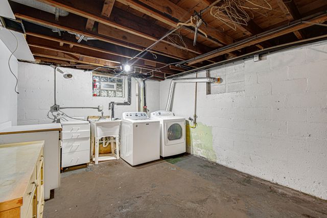 6929 S Mccook Avenue, Hammond, IN 46323