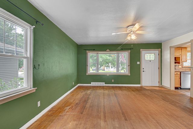 6929 S Mccook Avenue, Hammond, IN 46323