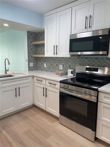 5277 ISLA KEY BOULEVARD S 321, St Petersburg, FL 33715