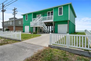 108 Bayshore Dr, Ingleside On The Bay, TX 78362
