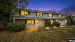 12 Clinton Lane, Wayne, NJ 07470