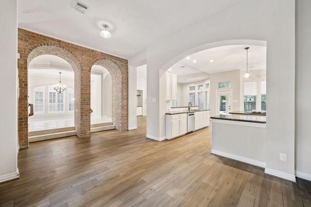 34 N Lansdowne Circle, The Woodlands, TX 77382