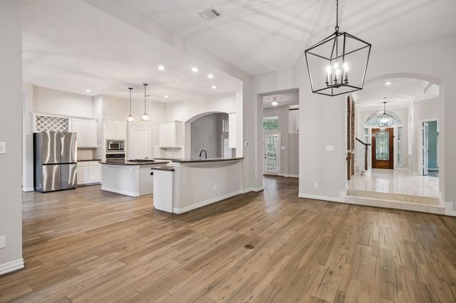 34 N Lansdowne Circle, The Woodlands, TX 77382