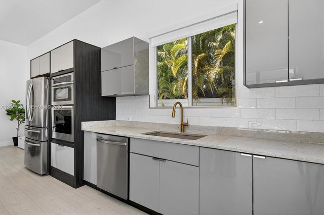 11811 SW 82nd Rd, Miami, FL 33156