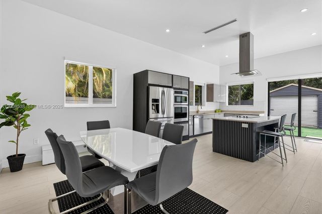 11811 SW 82nd Rd, Miami, FL 33156
