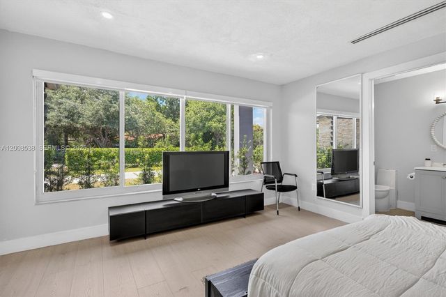 11811 SW 82nd Rd, Miami, FL 33156