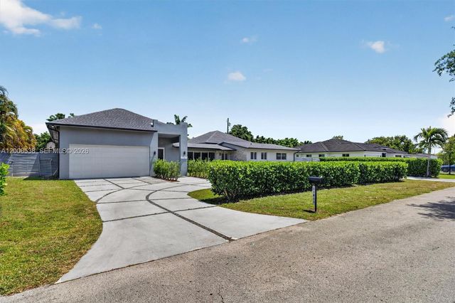 11811 SW 82nd Rd, Miami, FL 33156