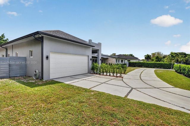 11811 SW 82nd Rd, Miami, FL 33156