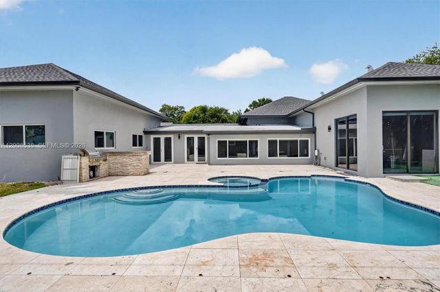11811 SW 82nd Rd, Miami, FL 33156