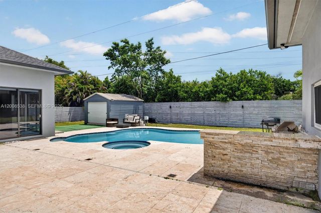 11811 SW 82nd Rd, Miami, FL 33156