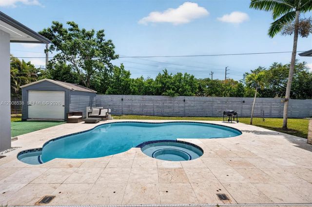 11811 SW 82nd Rd, Miami, FL 33156