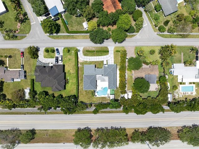 11811 SW 82nd Rd, Miami, FL 33156