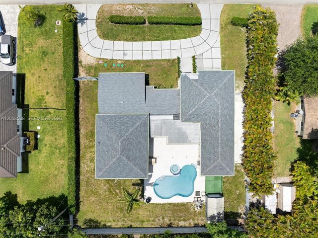 11811 SW 82nd Rd, Miami, FL 33156