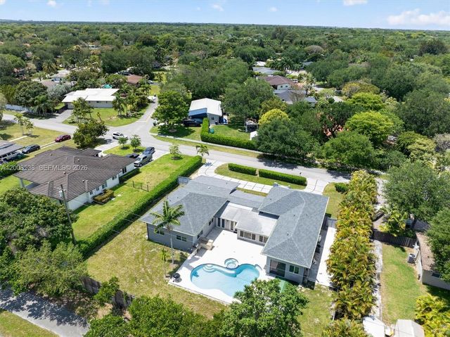 11811 SW 82nd Rd, Miami, FL 33156