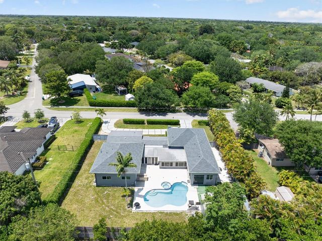 11811 SW 82nd Rd, Miami, FL 33156