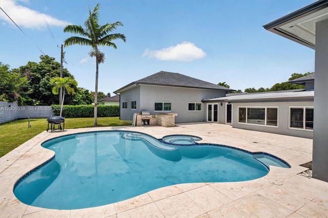 11811 SW 82nd Rd, Miami, FL 33156