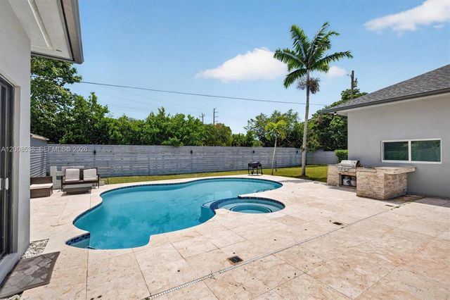 11811 SW 82nd Rd, Miami, FL 33156