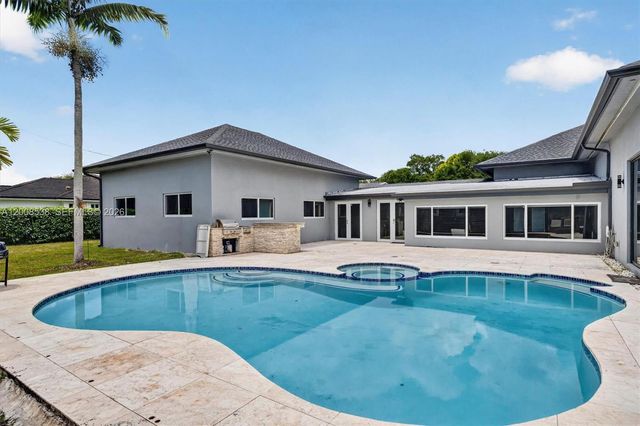 11811 SW 82nd Rd, Miami, FL 33156