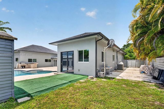 11811 SW 82nd Rd, Miami, FL 33156
