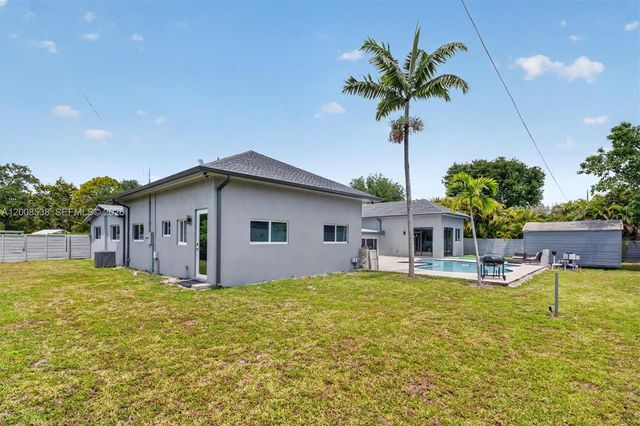 11811 SW 82nd Rd, Miami, FL 33156