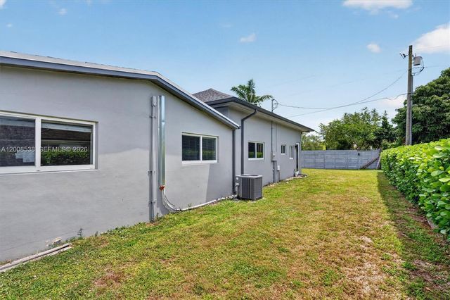 11811 SW 82nd Rd, Miami, FL 33156