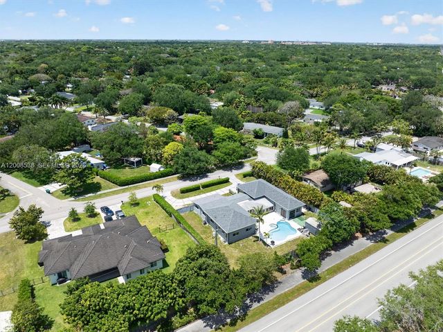 11811 SW 82nd Rd, Miami, FL 33156