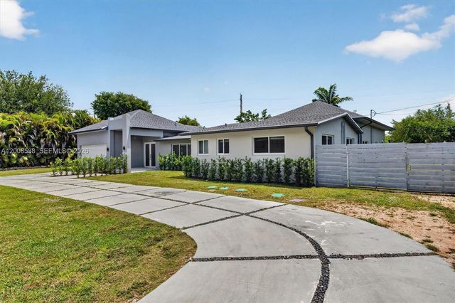 11811 SW 82nd Rd, Miami, FL 33156