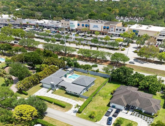 11811 SW 82nd Rd, Miami, FL 33156