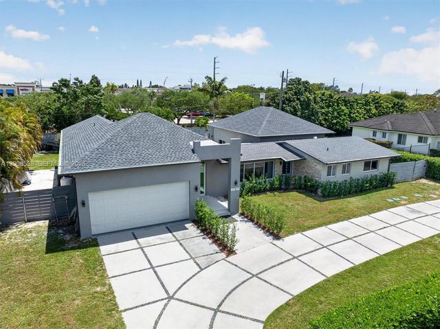 11811 SW 82nd Rd, Miami, FL 33156