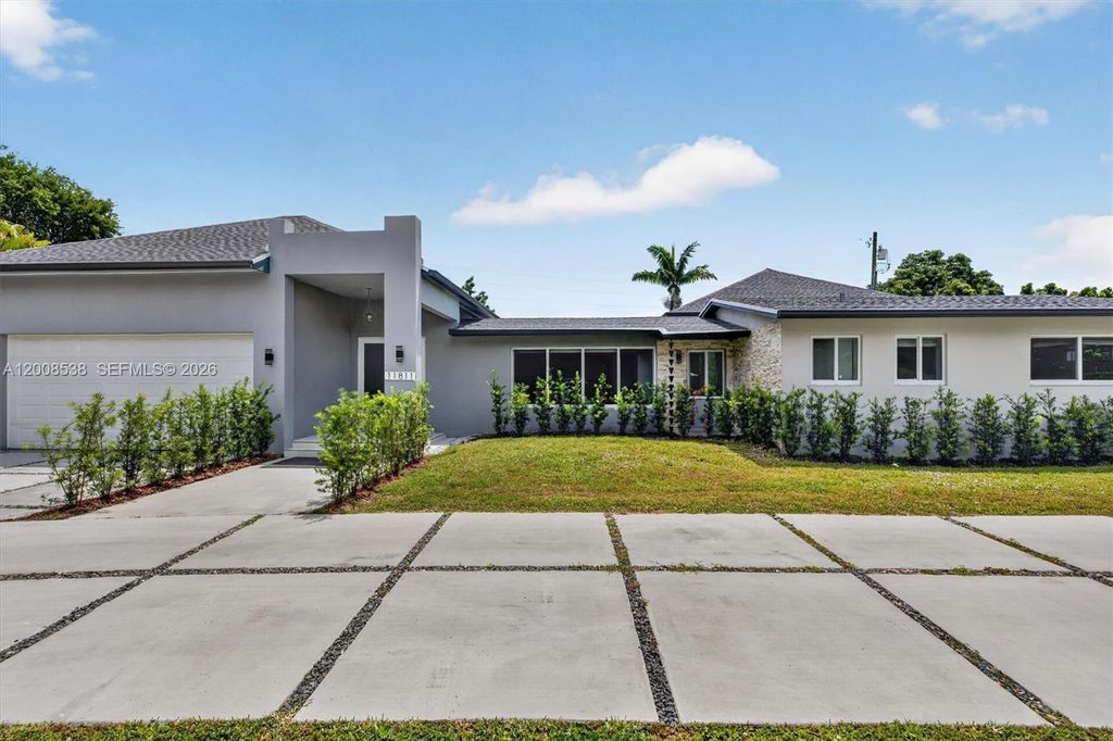 11811 SW 82nd Rd, Miami, FL 33156