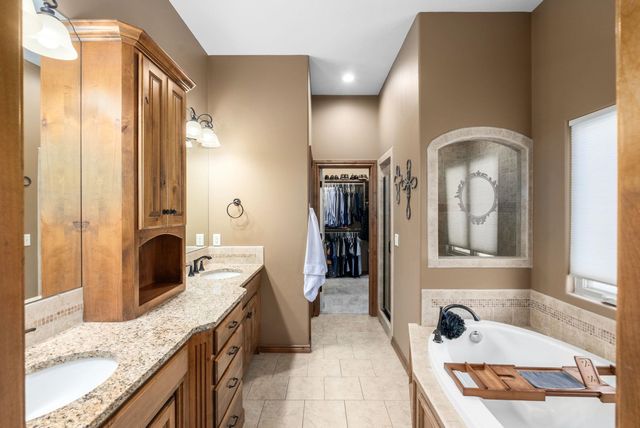 1748 S Cascade Pt, Andover, KS 67002