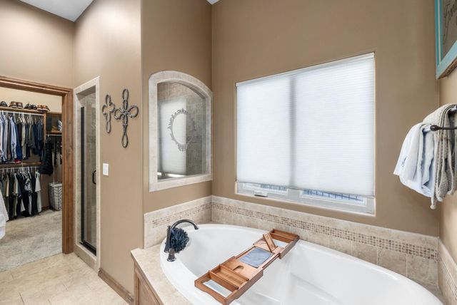 1748 S Cascade Pt, Andover, KS 67002