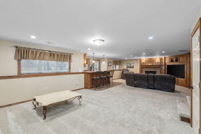 1748 S Cascade Pt, Andover, KS 67002