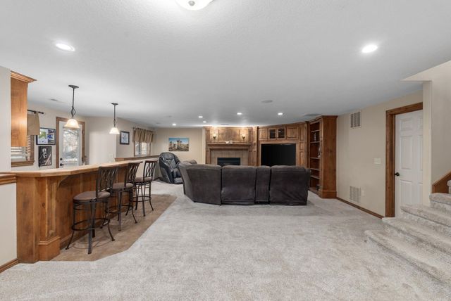 1748 S Cascade Pt, Andover, KS 67002