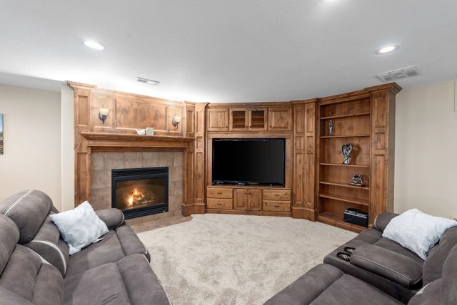 1748 S Cascade Pt, Andover, KS 67002