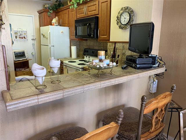 1965 S Ocean Dr 8H, Hallandale Beach, FL 33009