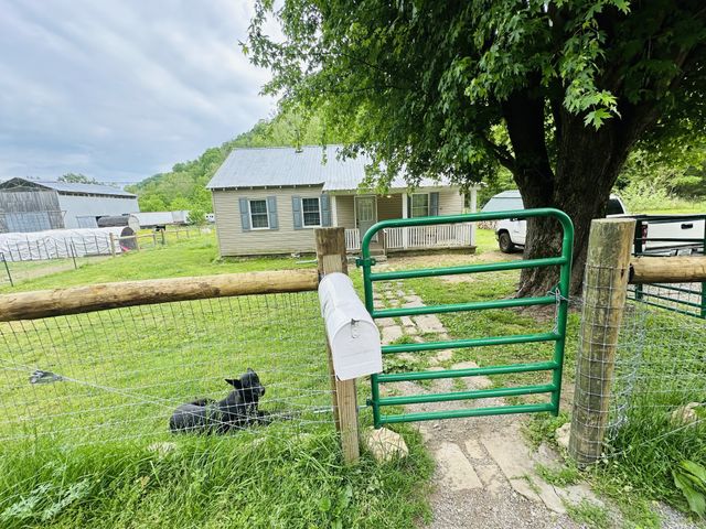 1611 Knob Creek Rd, Celina, TN 38551