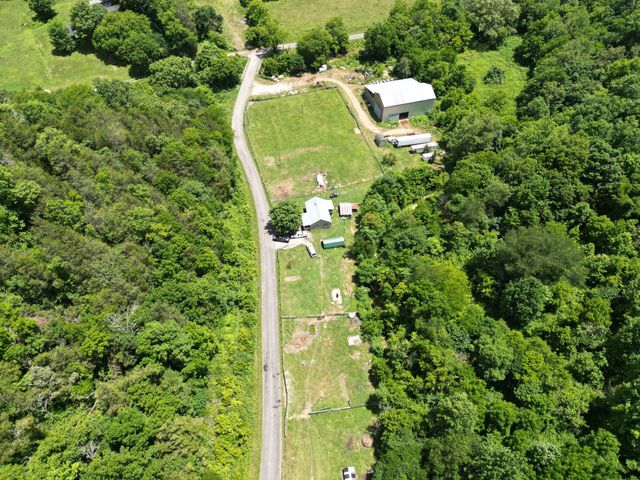 1611 Knob Creek Rd, Celina, TN 38551