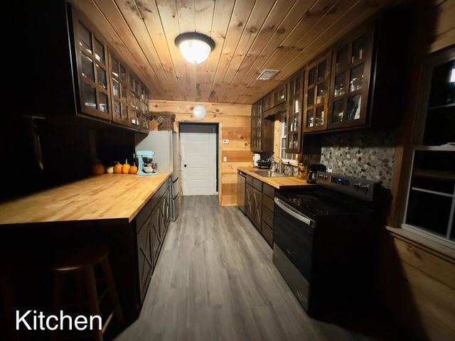 1611 Knob Creek Rd, Celina, TN 38551