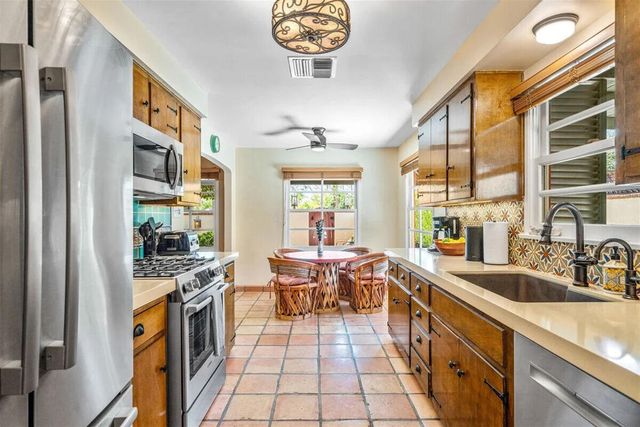 216 E Palo Verde Avenue, Palm Springs, CA 92264