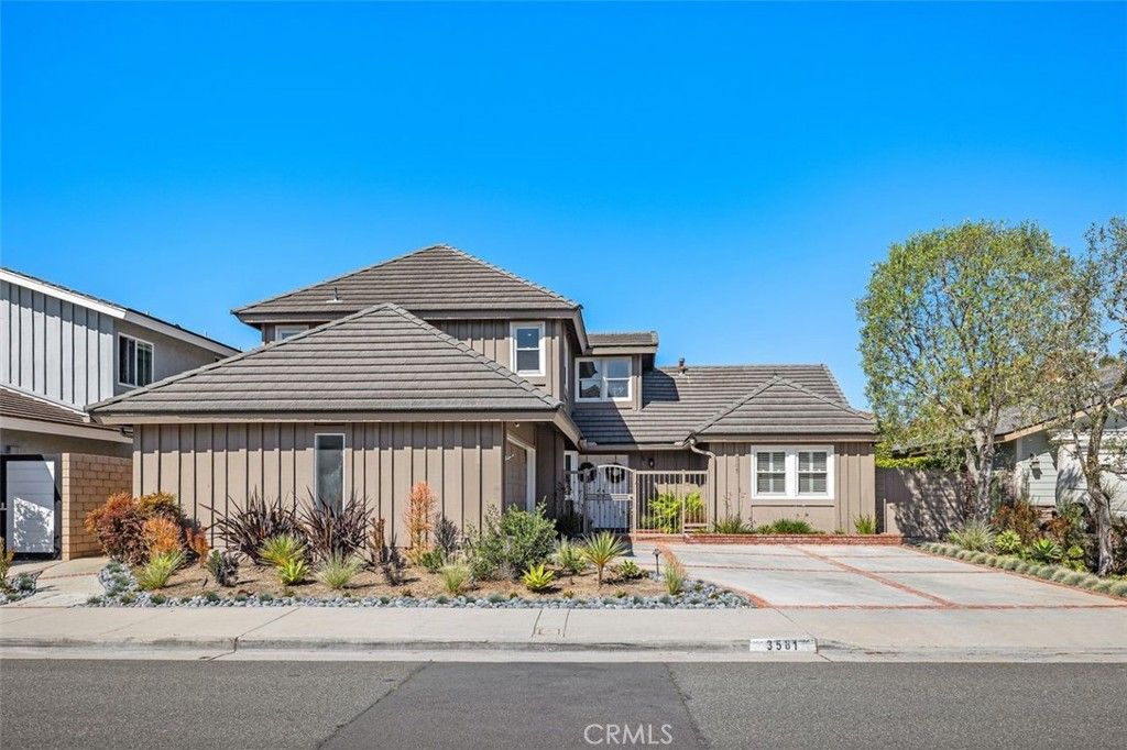 Image 2 of property listing at 3581 Aquarius, Huntington Beach, CA 92649