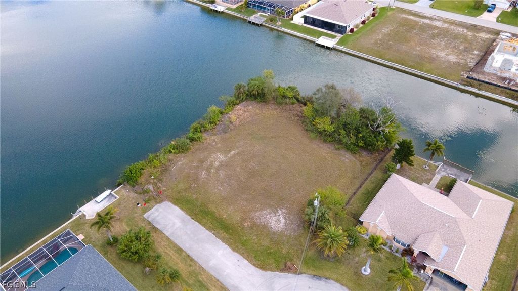 2217 NE 2nd ST, Cape Coral, FL 33909