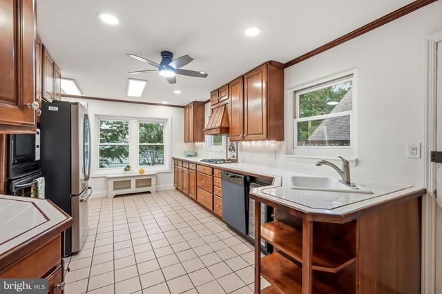 610 W MARKET ST, West Chester, PA 19382