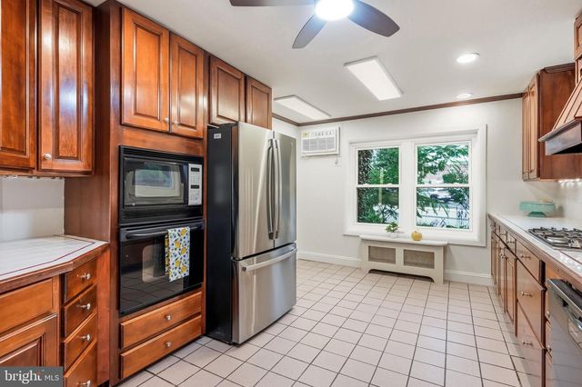 610 W MARKET ST, West Chester, PA 19382