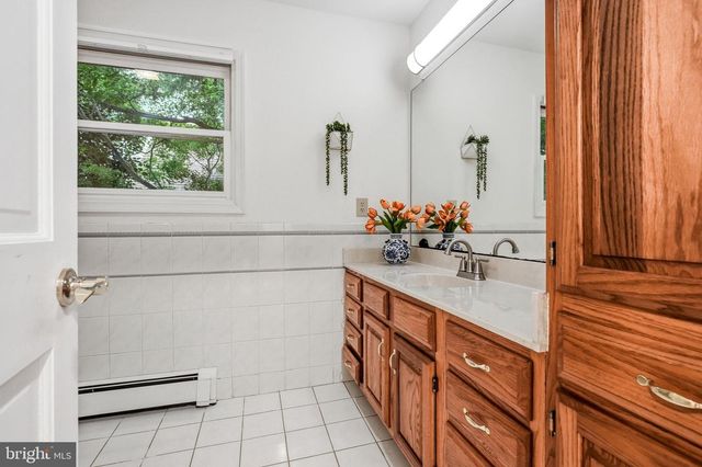 610 W MARKET ST, West Chester, PA 19382