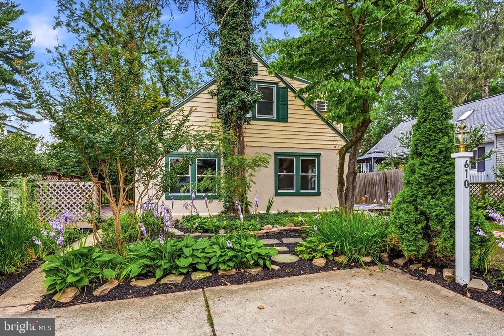 610 W MARKET ST, West Chester, PA 19382