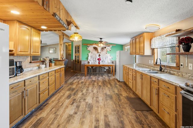 470 Lyon, Seguin, TX 78155